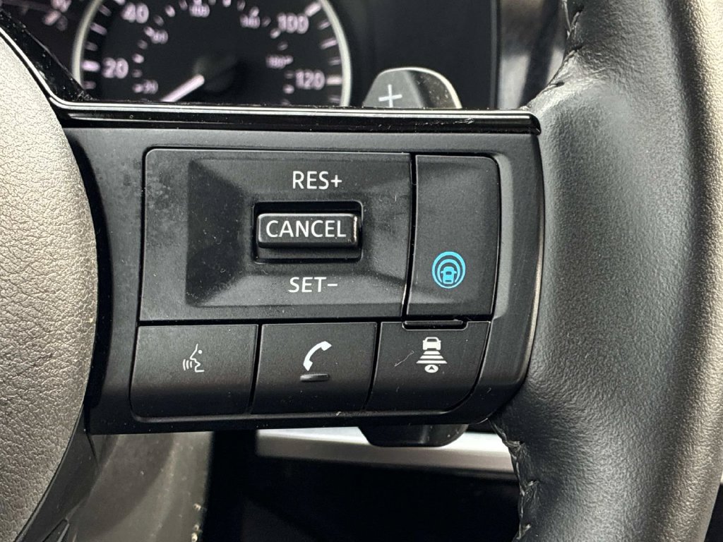 Used 2023 Nissan Pathfinder SL AWD/4WD image 27