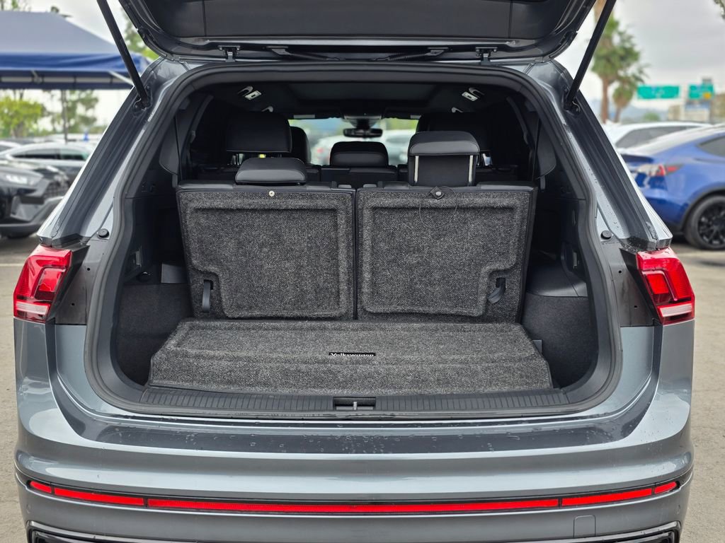 Used 2023 Volkswagen Tiguan SE R-Line image 12