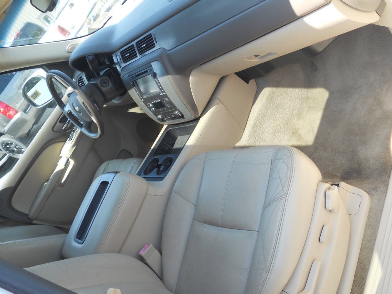 Used 2013 Chevrolet Suburban LT AWD/4WD image 15