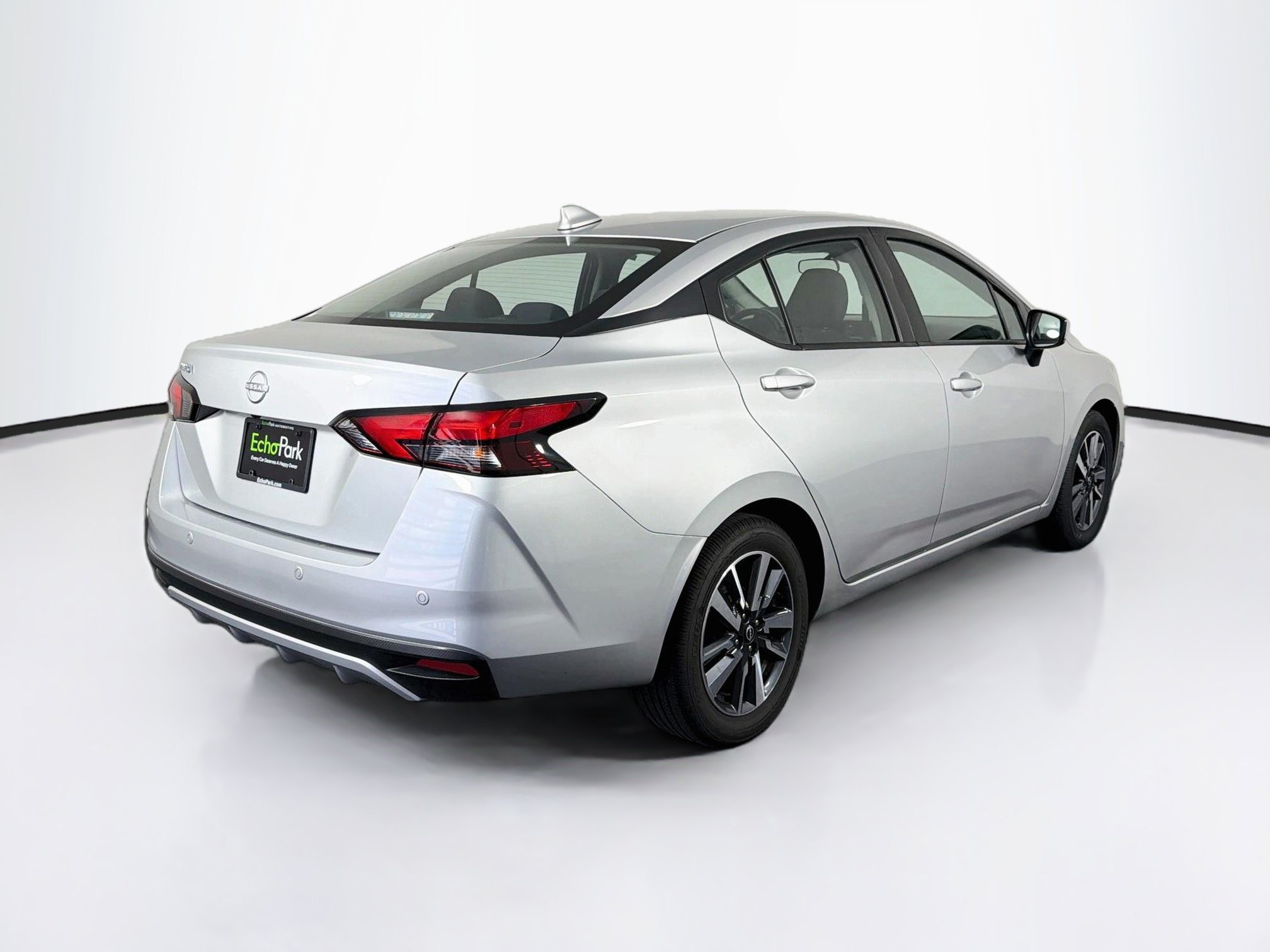 Used 2025 Nissan Versa SV FWD image 9