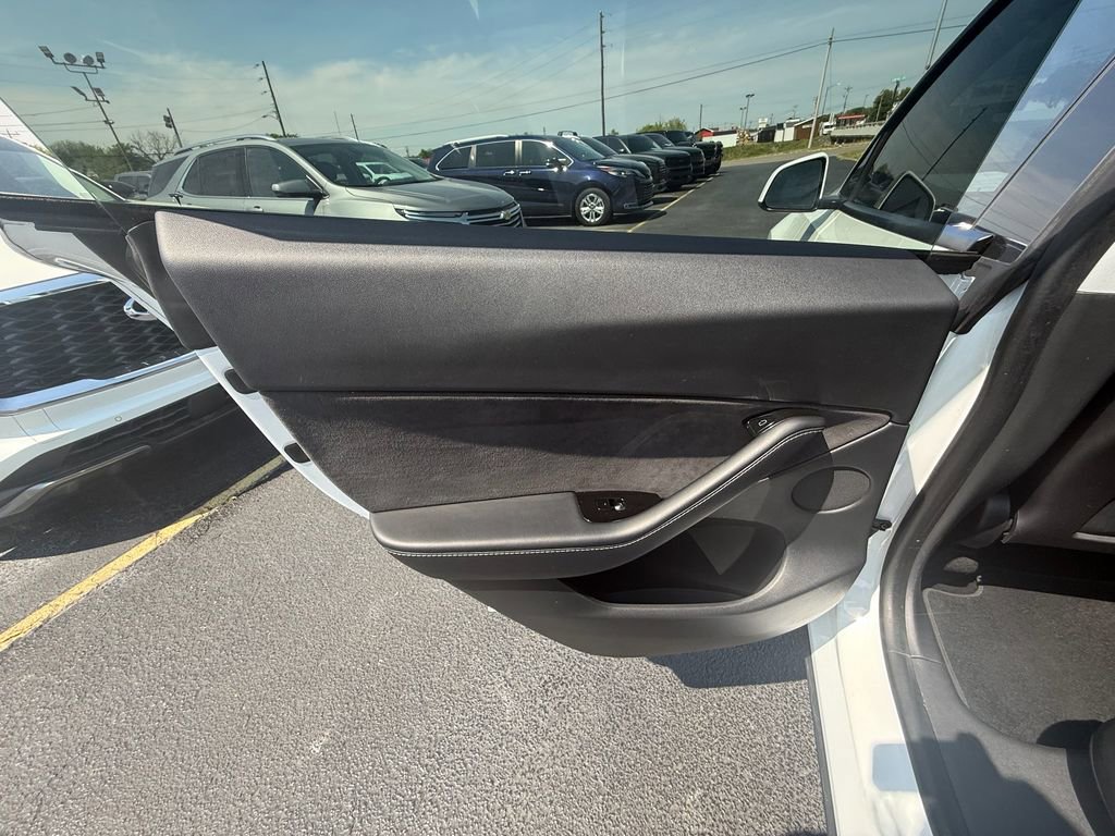 Used 2021 Tesla Model Y Long Range image 11