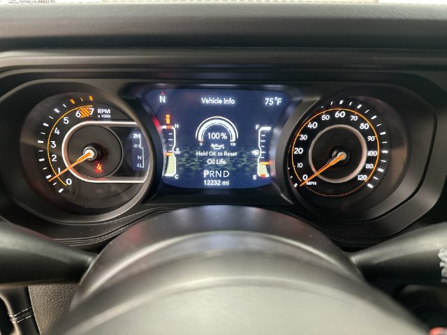 Used 2025 Jeep Wrangler Unlimited Rubicon w/ Technology Group AWD/4WD image 12