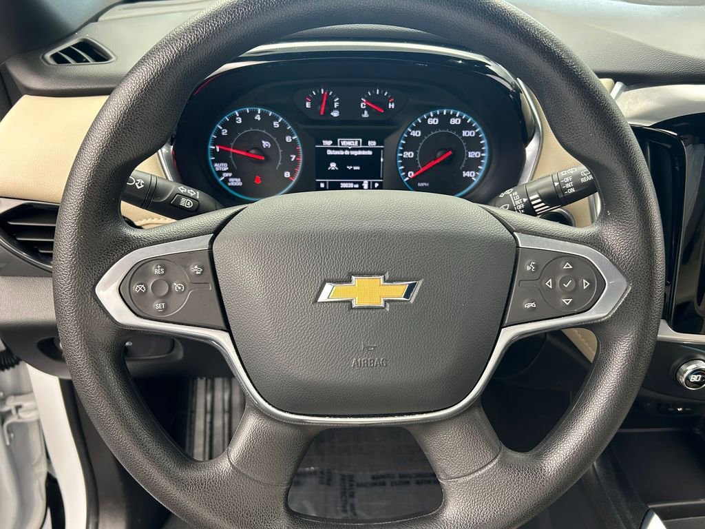 Used 2022 Chevrolet Traverse LS image 17