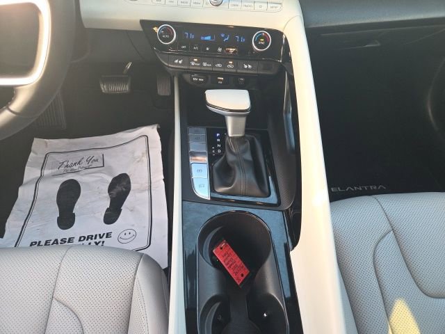 Used 2025 Hyundai Elantra Limited image 13