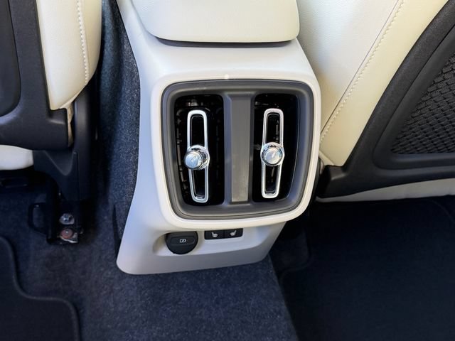 Certified 2025 Volvo XC40 B5 Ultra AWD/4WD image 15
