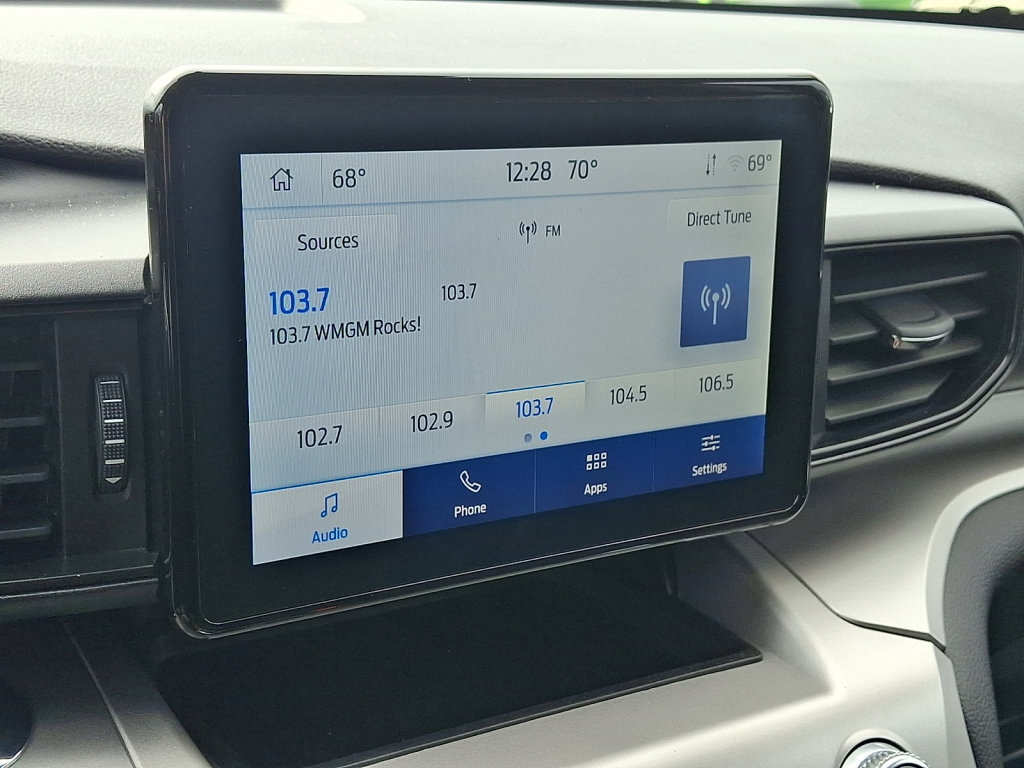 Used 2022 Ford Explorer XLT image 28