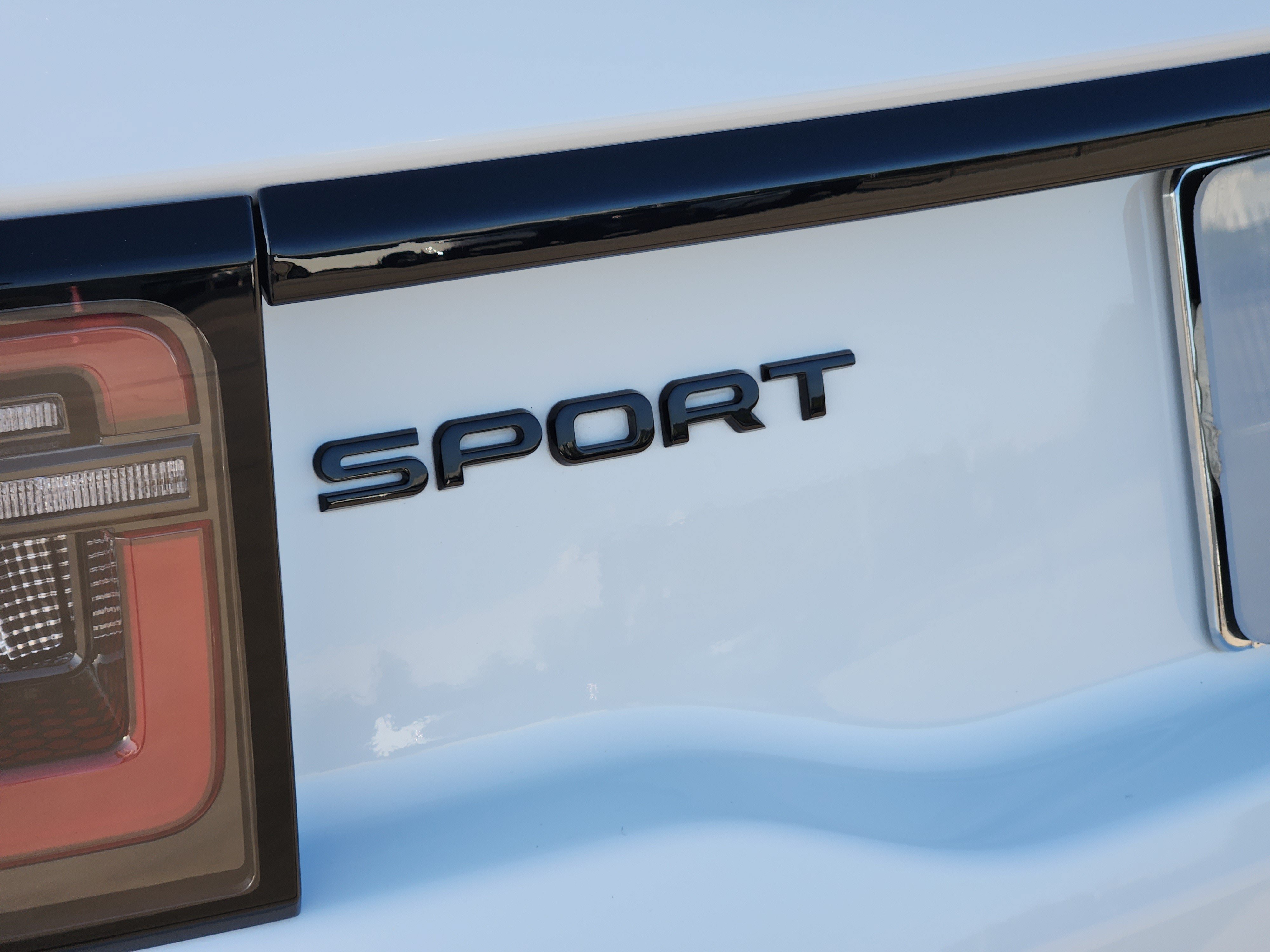 Certified 2025 Land Rover Discovery Sport Dynamic SE AWD/4WD image 37