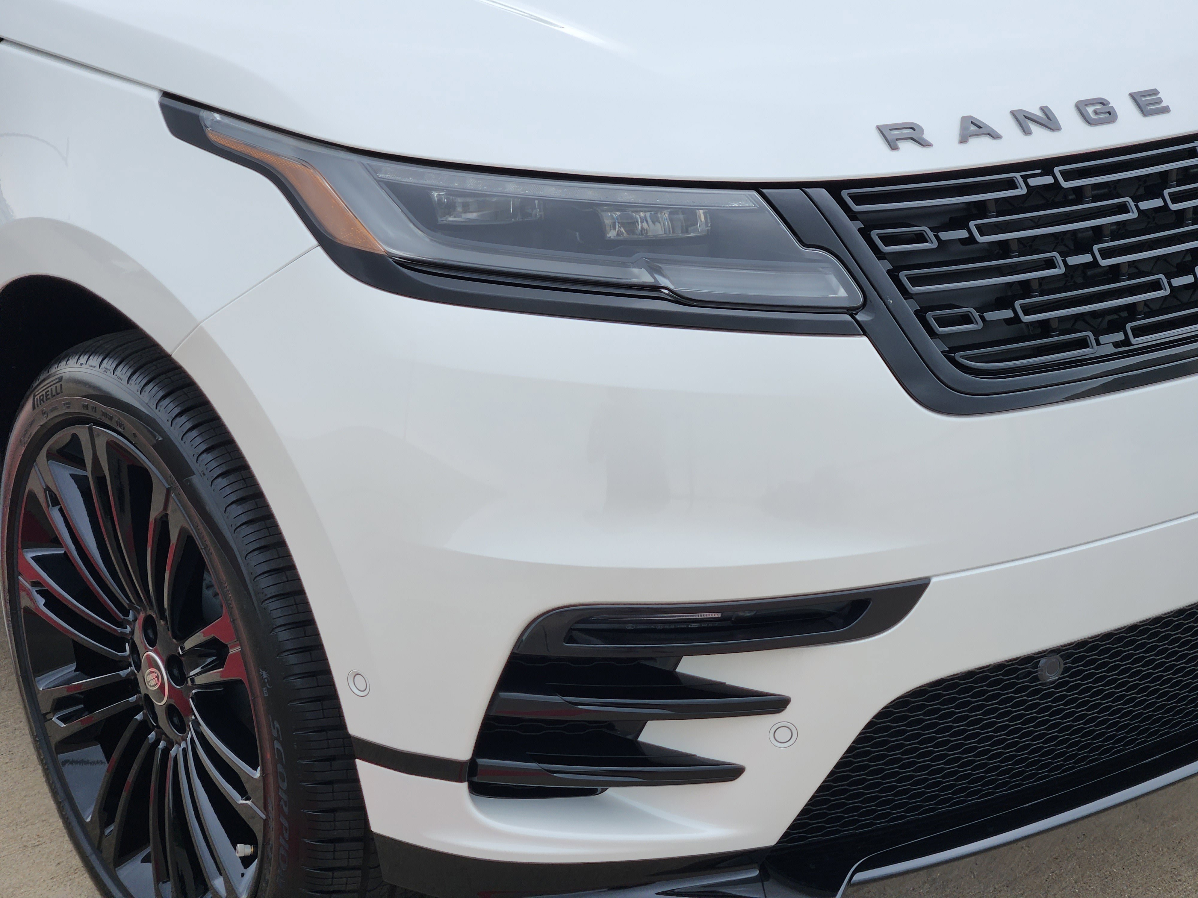 New 2026 Land Rover Range Rover Velar Dynamic SE image 8