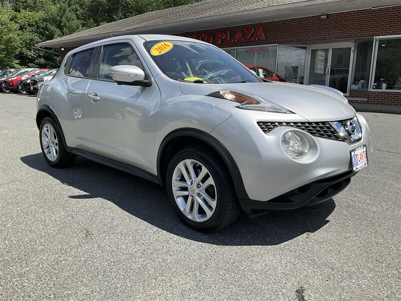 Used 2016 Nissan Juke SV w/ Technology Package AWD/4WD image 3