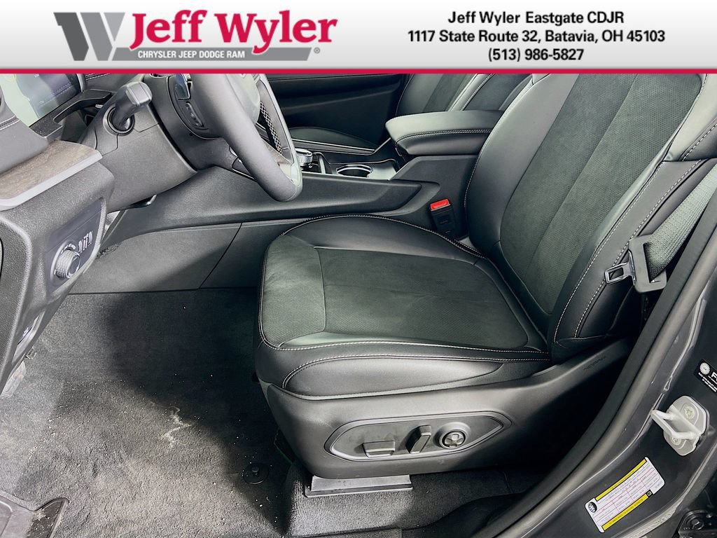 New 2026 Jeep Grand Cherokee Altitude AWD/4WD image 3