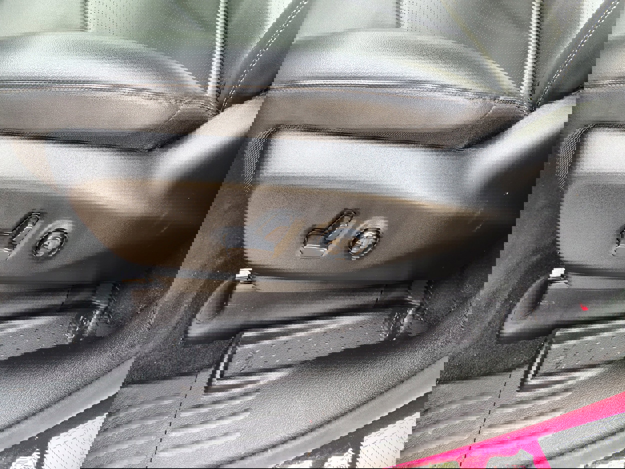 Used 2025 Chrysler Pacifica Select image 19