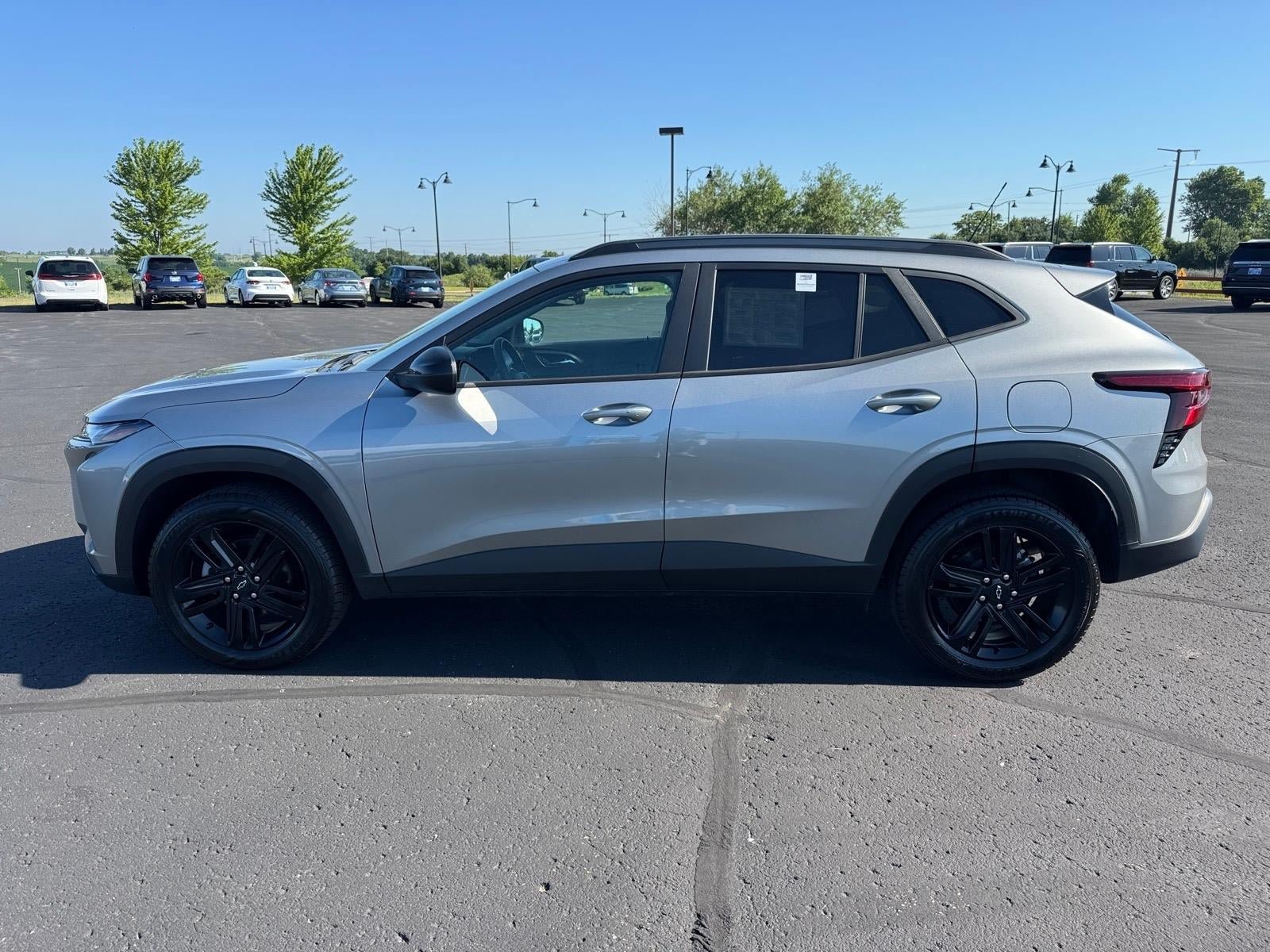 Used 2024 Chevrolet Trax ACTIV FWD image 2