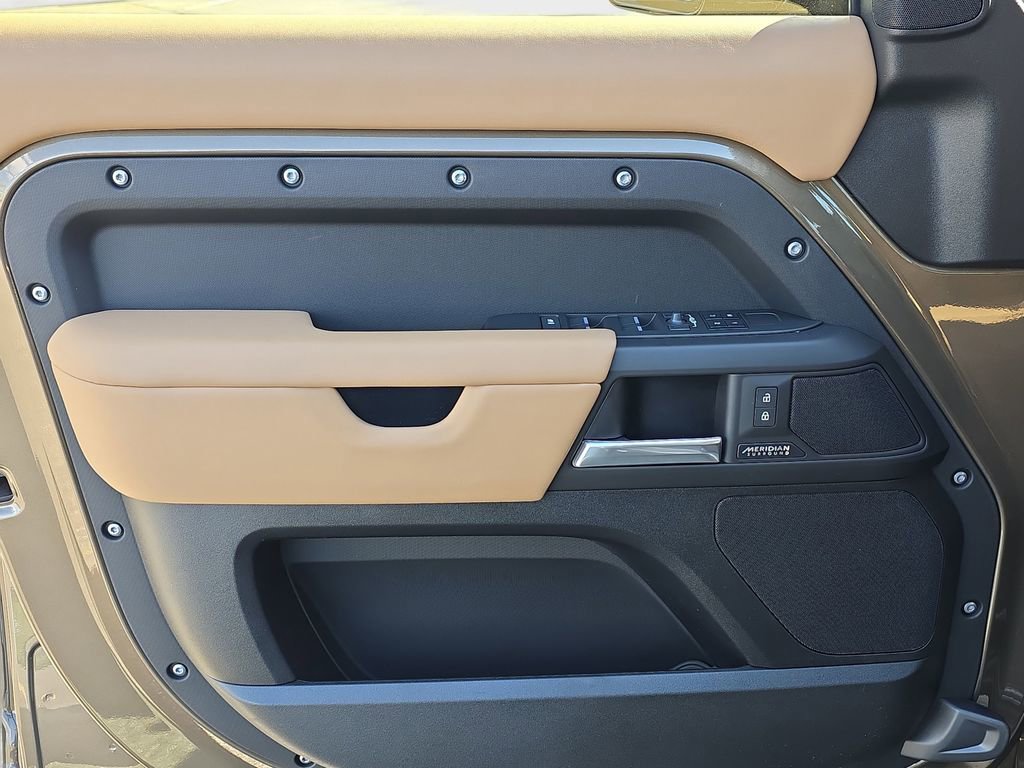 New 2026 Land Rover Defender 110 X-Dynamic SE image 27