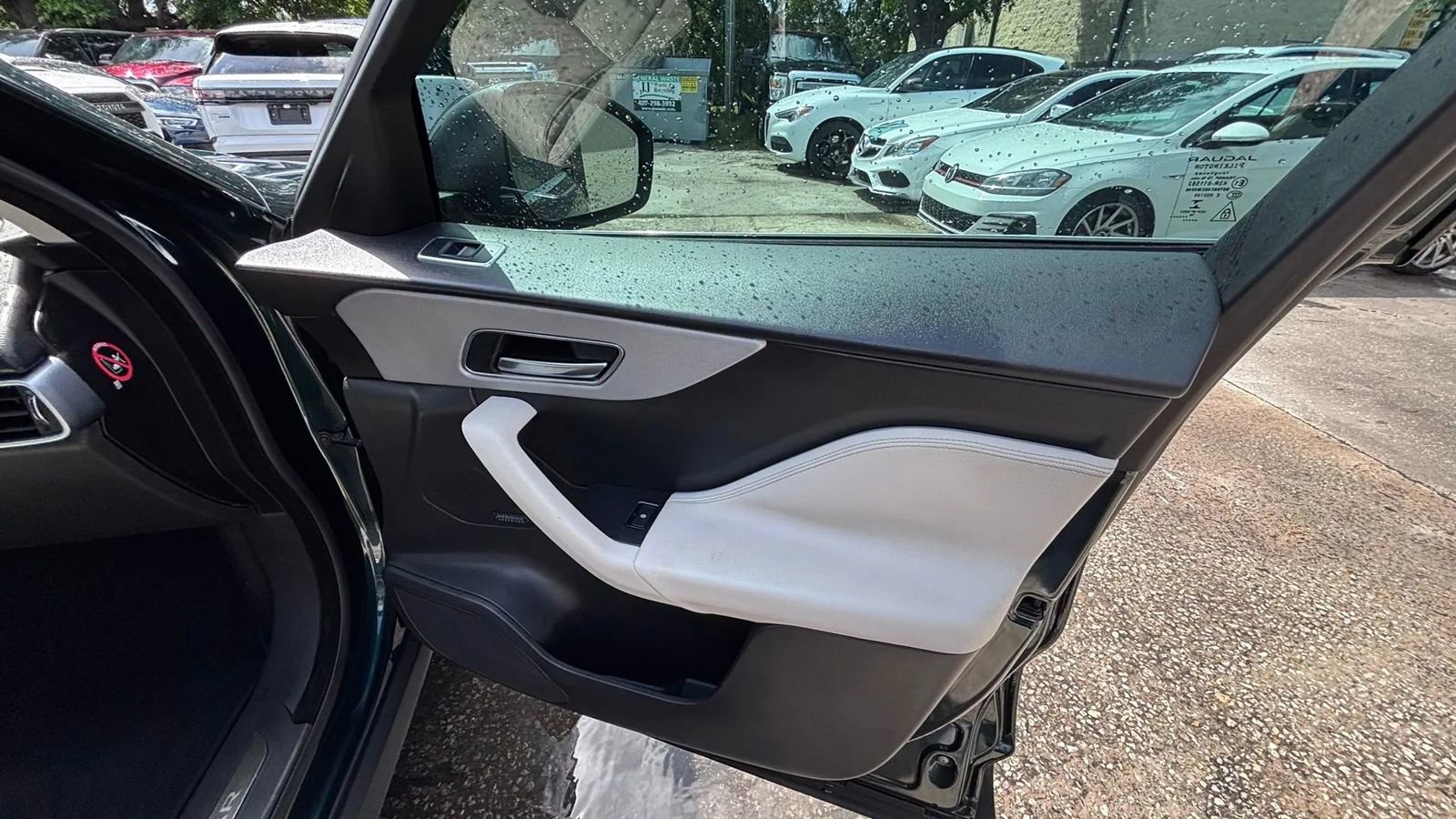 Used 2017 Jaguar F-PACE Prestige image 16