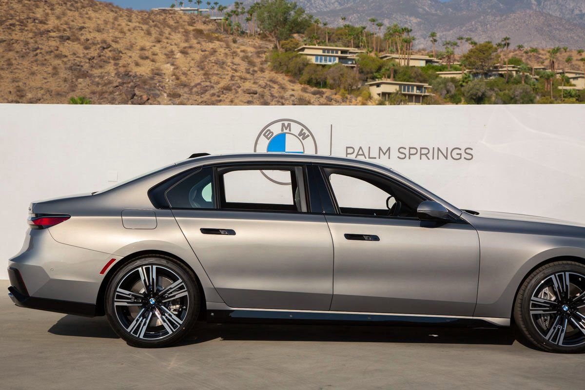 Certified 2025 BMW 760i xDrive w/ Executive Package AWD/4WD image 6