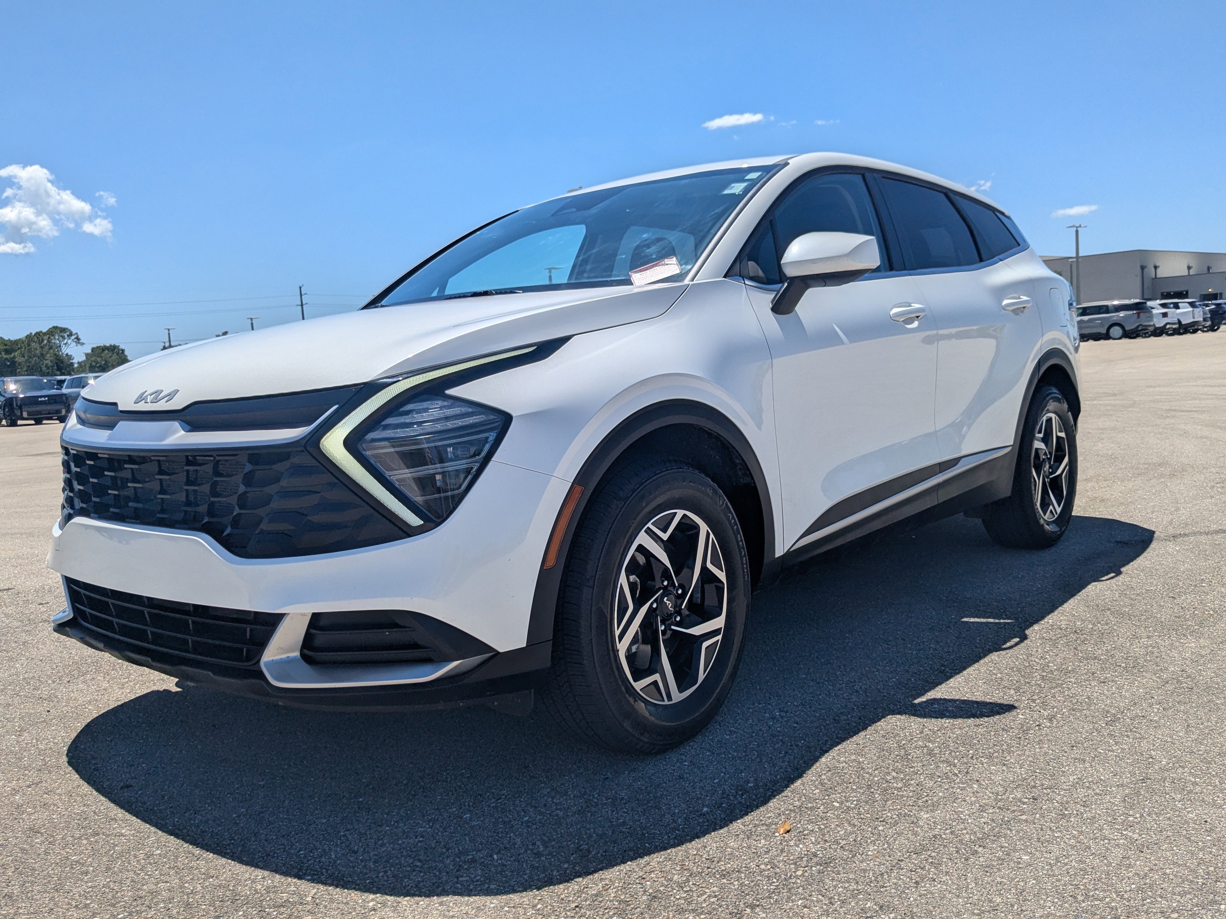 Certified 2025 Kia Sportage LX AWD/4WD image 9