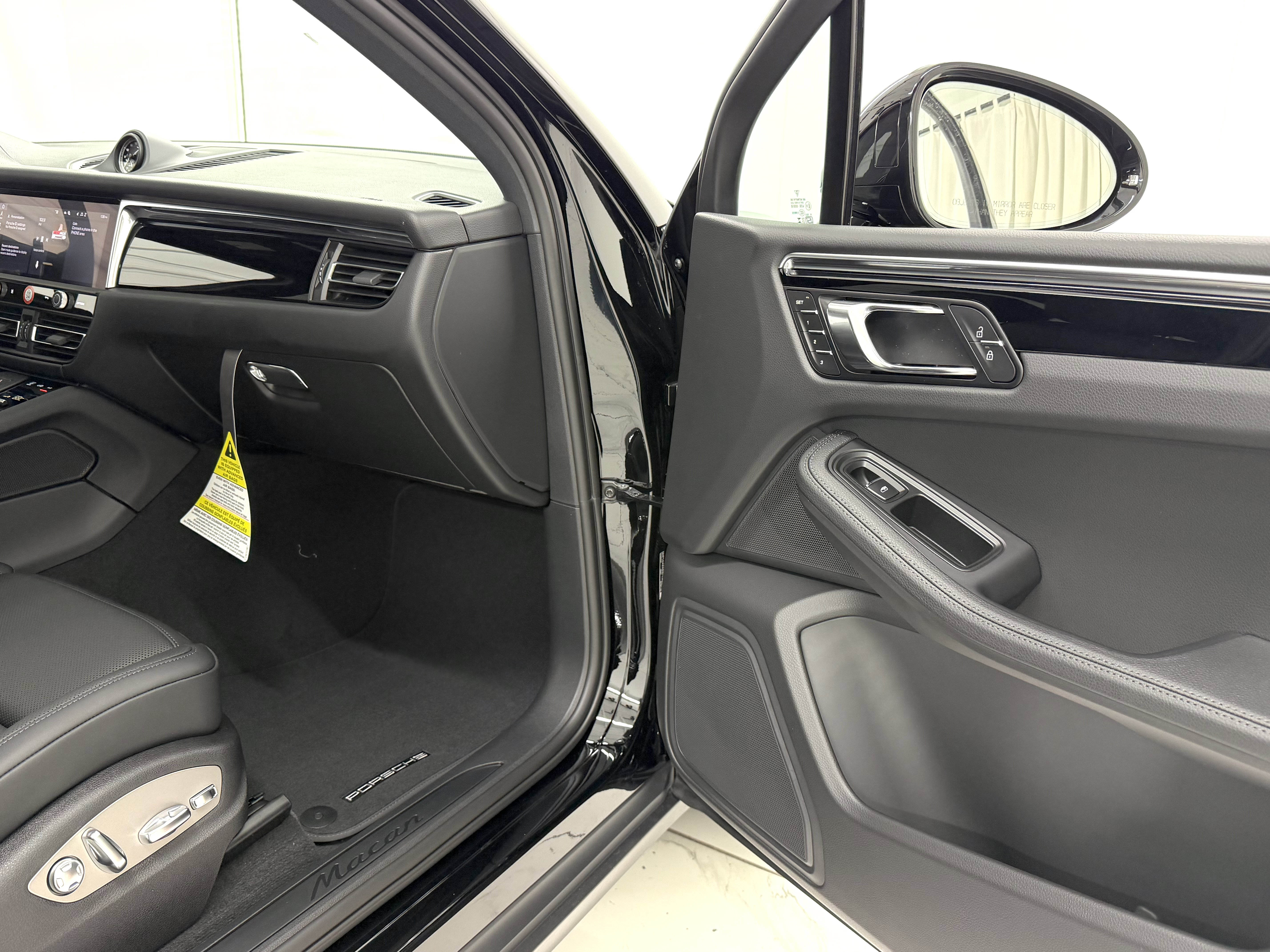 New 2026 Porsche Macan image 22