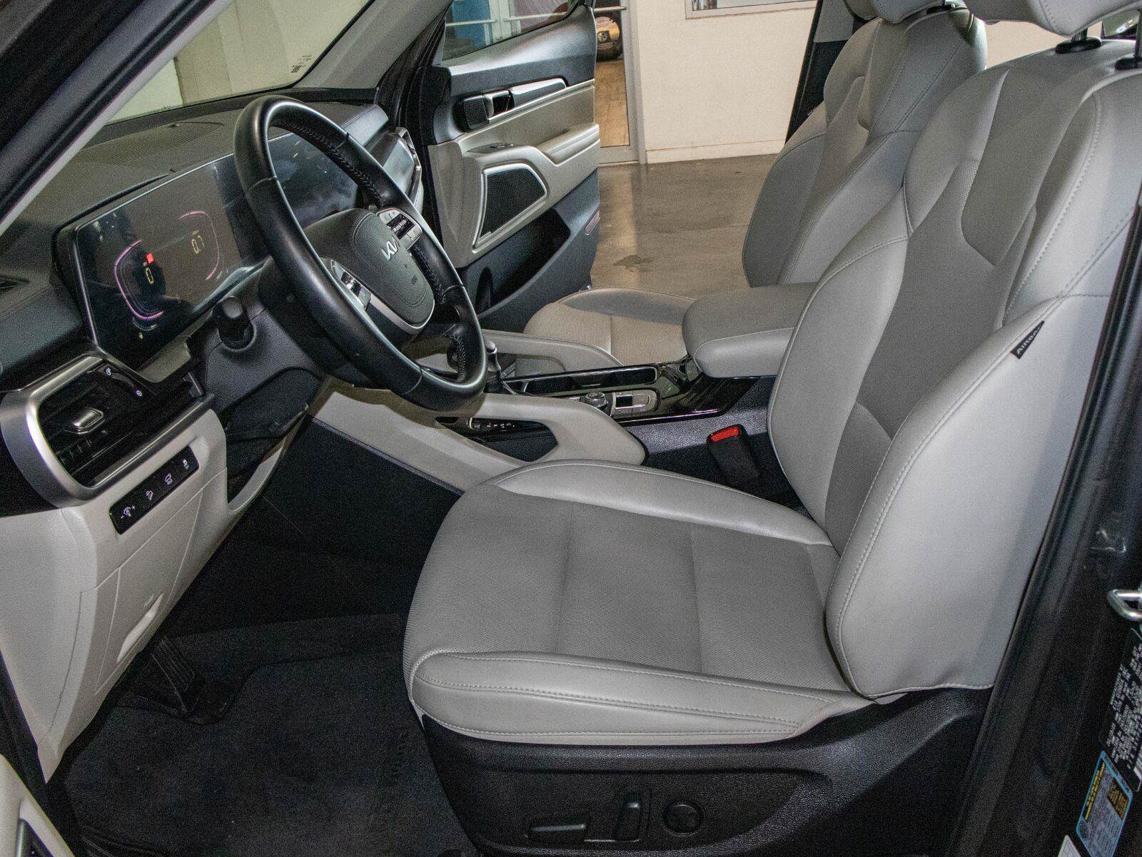 Used 2025 Kia Telluride S FWD image 8