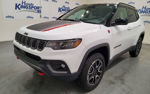 Used 2025 Jeep Compass Trailhawk AWD/4WD image 5
