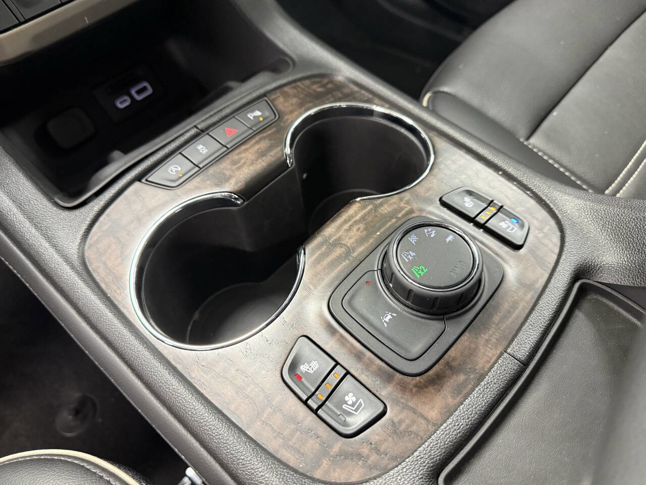 Used 2022 GMC Acadia Denali w/ Trailering Package image 10