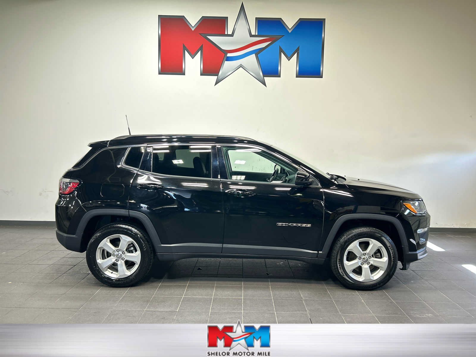 Used 2018 Jeep Compass Latitude w/ Popular Equipment Group AWD/4WD image 1