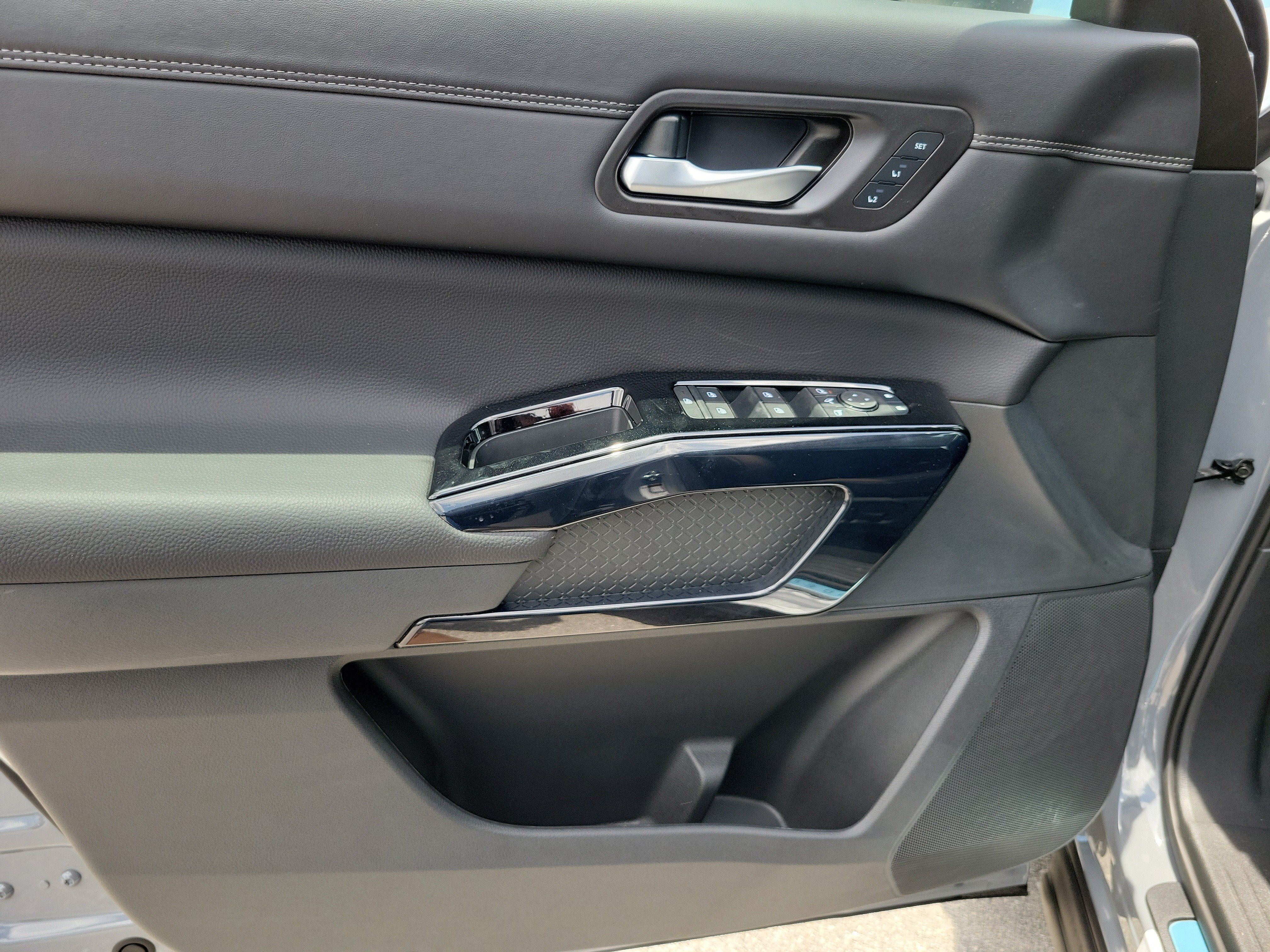 New 2026 Nissan Pathfinder Platinum w/ Cargo Package FWD image 12
