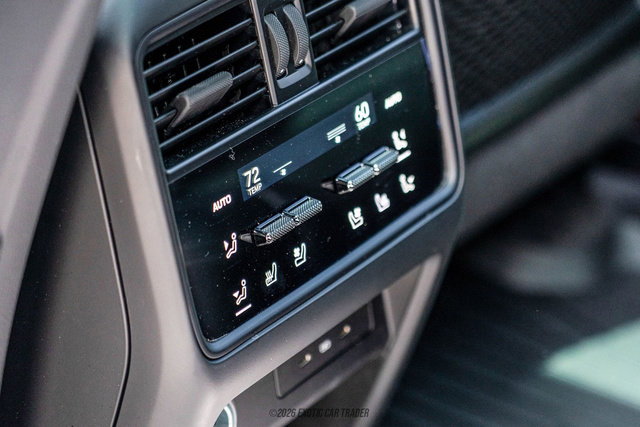 Used 2024 Porsche Cayenne S image 43