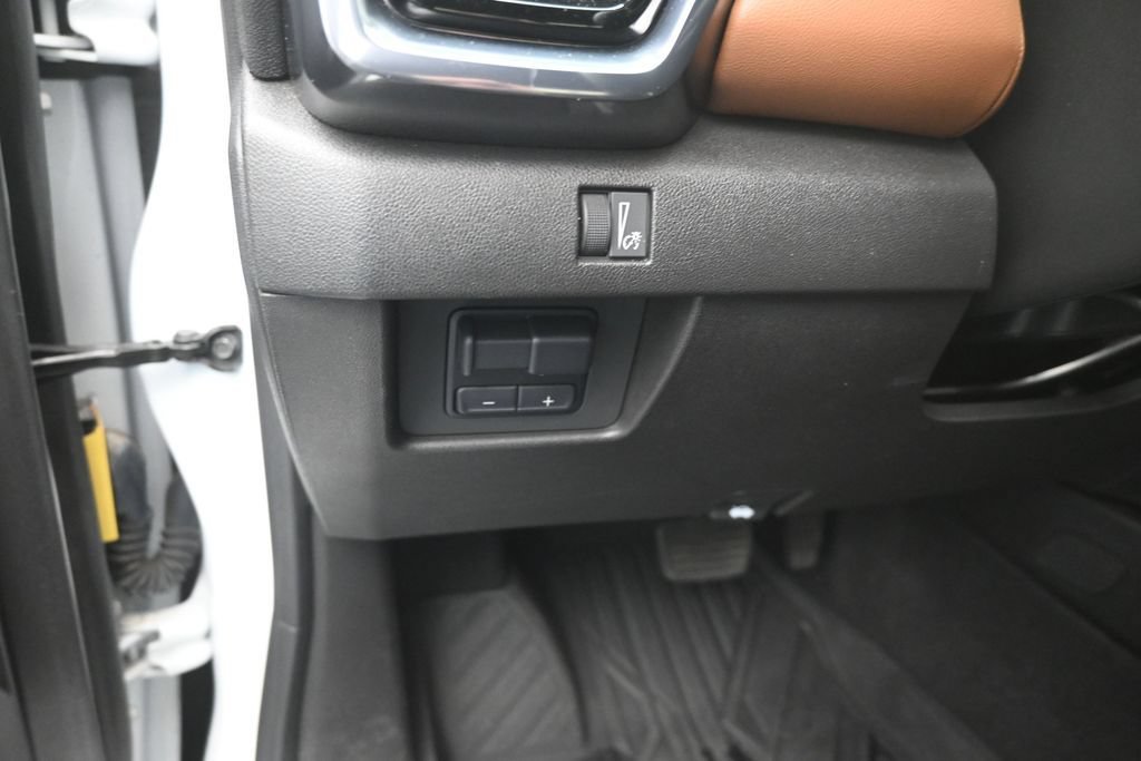 Used 2024 GMC Canyon AT4 w/ LPO, Off Road Lift Package AWD/4WD image 13