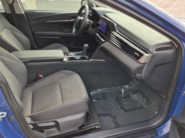 Used 2025 Toyota Camry LE FWD image 5