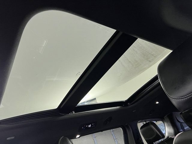 Certified 2025 Chrysler Pacifica Limited FWD image 22