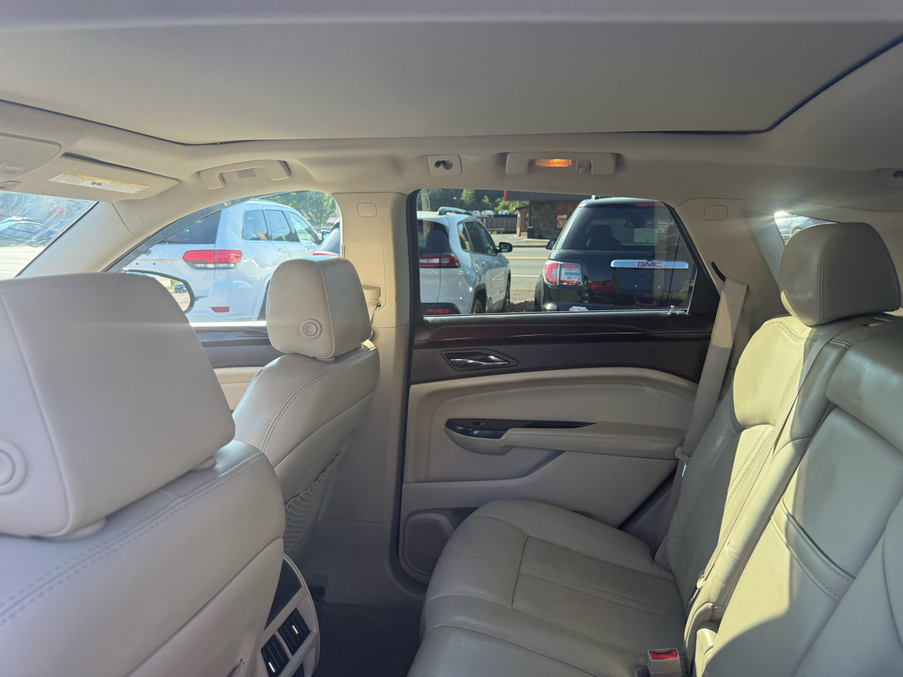 Used 2015 Cadillac SRX Luxury w/ Driver Awareness Package image 60