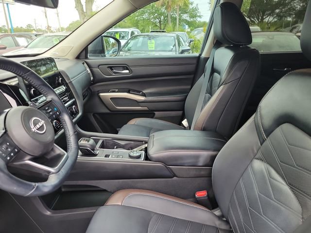 Used 2023 Nissan Pathfinder Platinum w/ Cargo Package AWD/4WD image 13