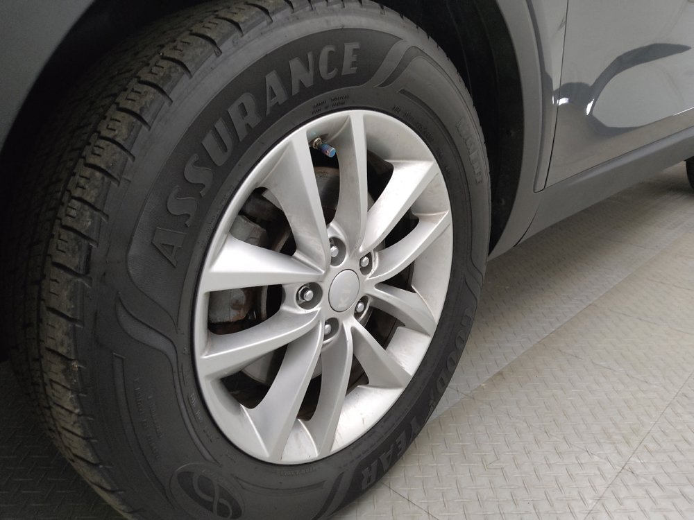 Used 2017 Kia Sorento LX image 31