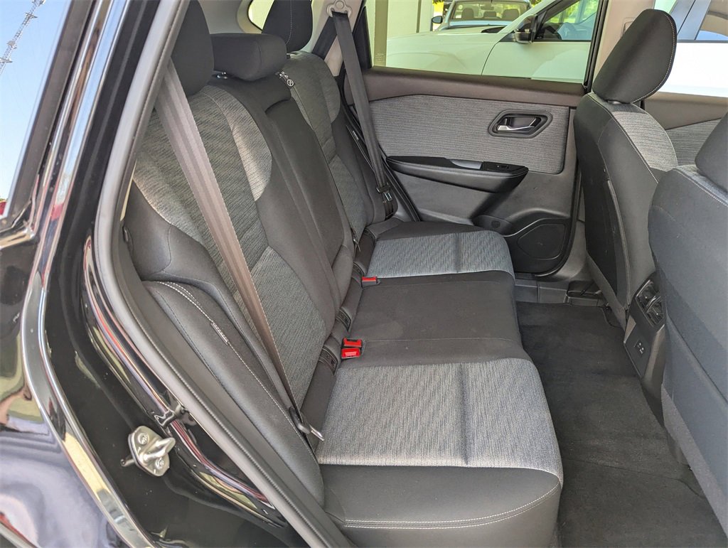 Used 2023 Nissan Rogue SV image 32