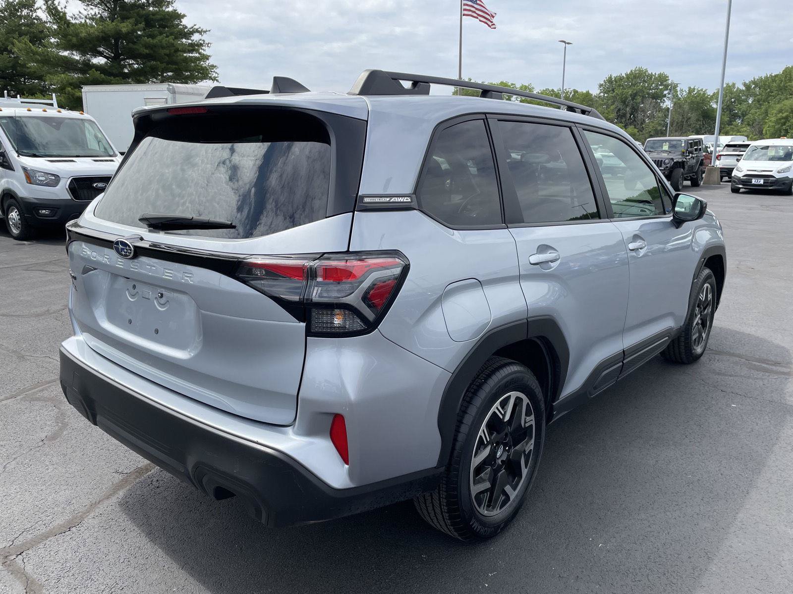 Used 2025 Subaru Forester Premium AWD/4WD image 5
