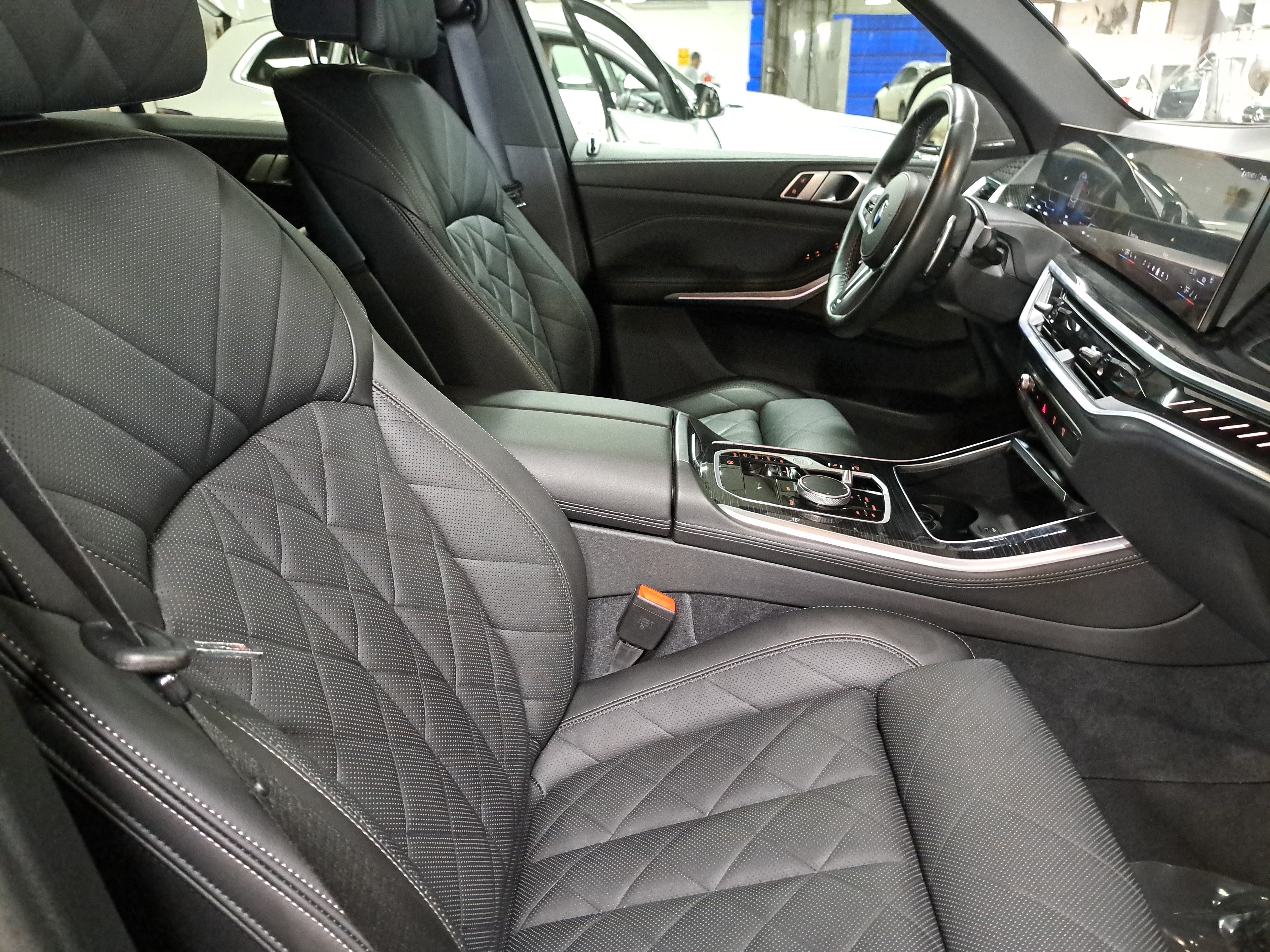 Used 2024 BMW X5 M60i w/ Parking Assistance Package AWD/4WD image 10