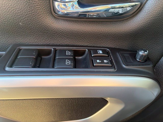 Used 2020 Nissan Titan SV w/ SV Convenience Package RWD image 22
