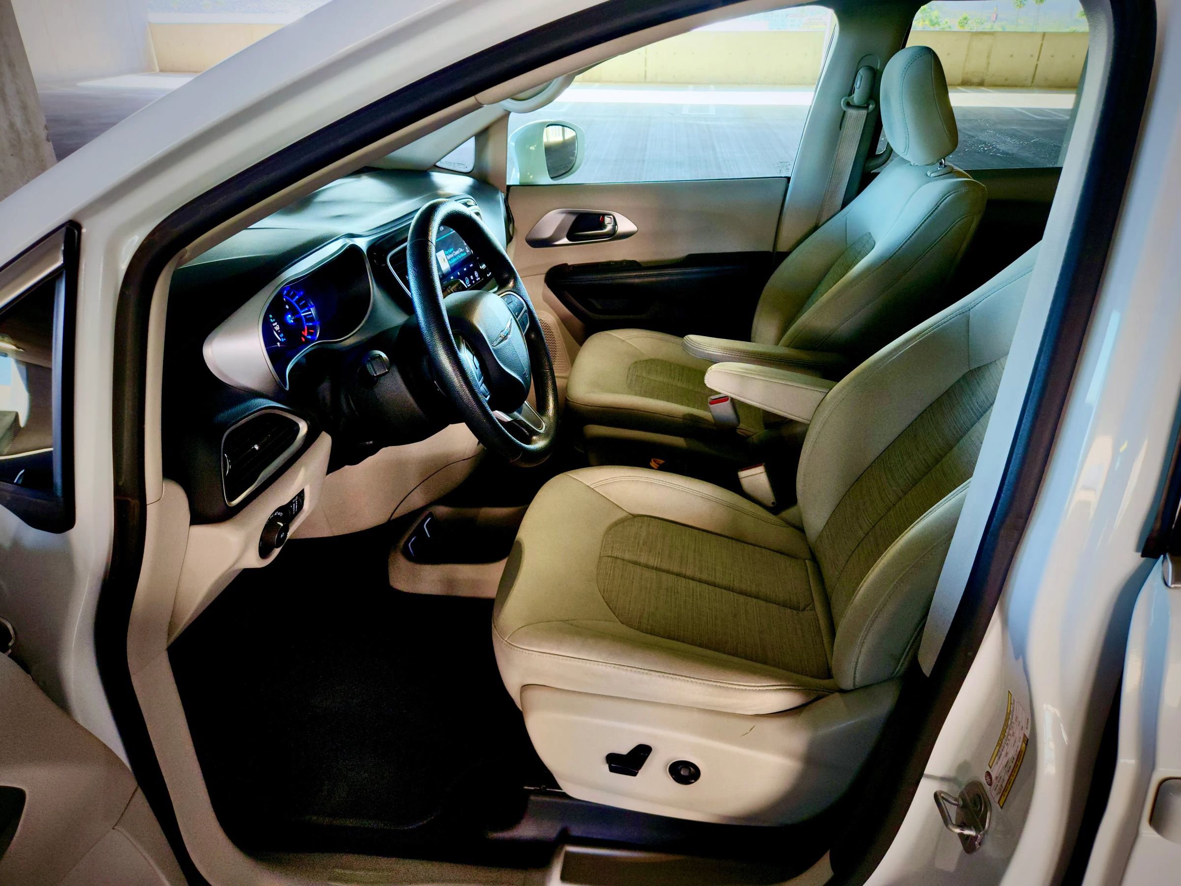 Used 2019 Chrysler Pacifica Touring Plus image 15