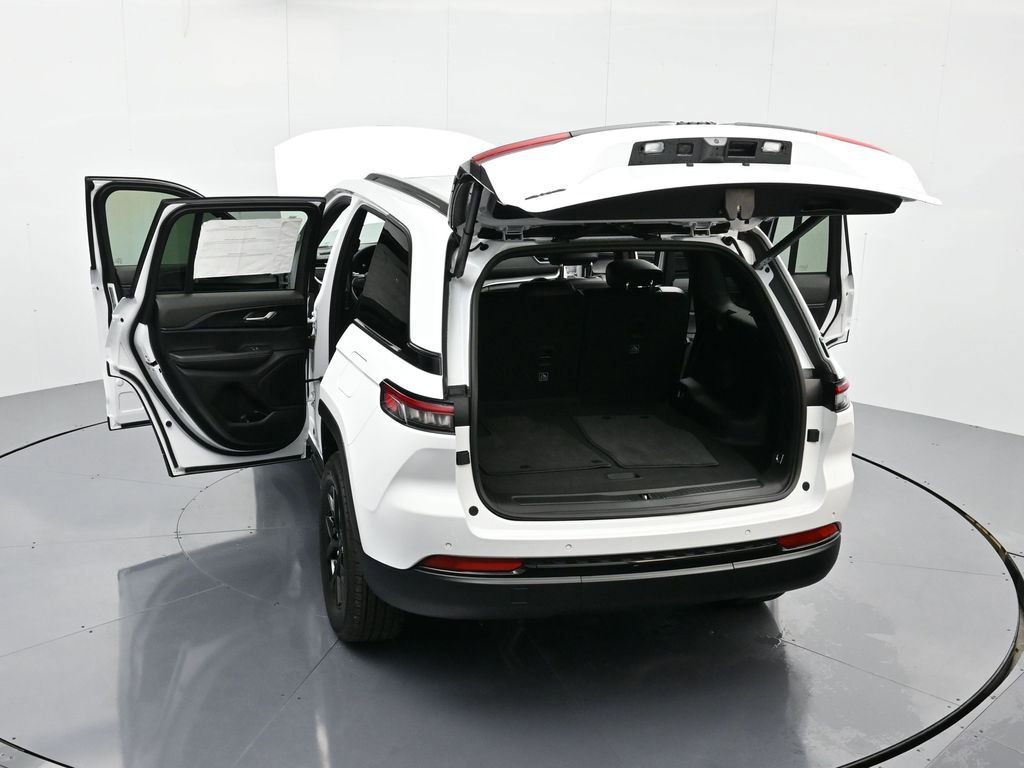 New 2025 Jeep Grand Cherokee Altitude image 45