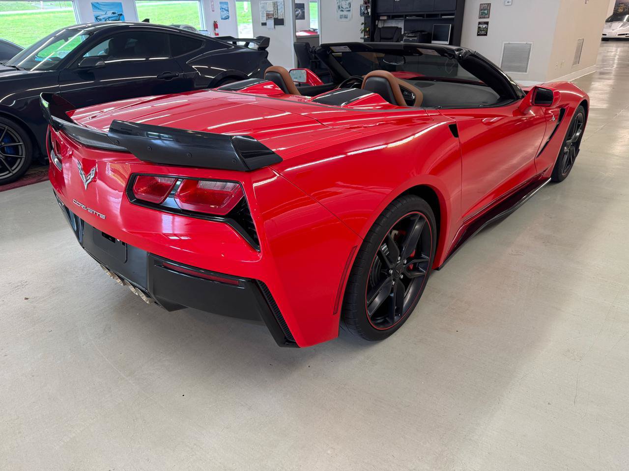 Used 2019 Chevrolet Corvette Convertible w/ 2LT w/ 2LT Preferred Equipment Group RWD image 2