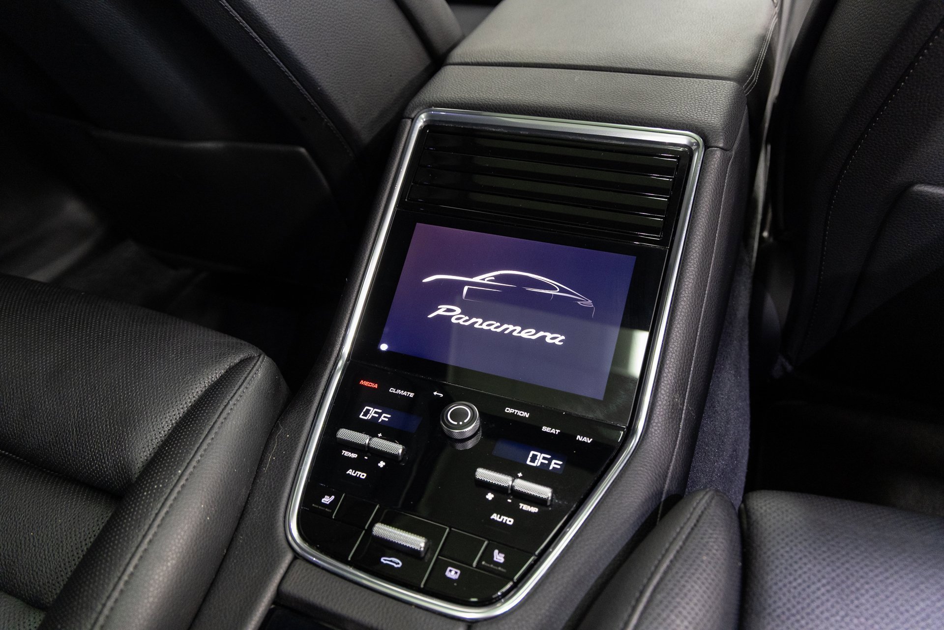 Used 2021 Porsche Panamera image 21