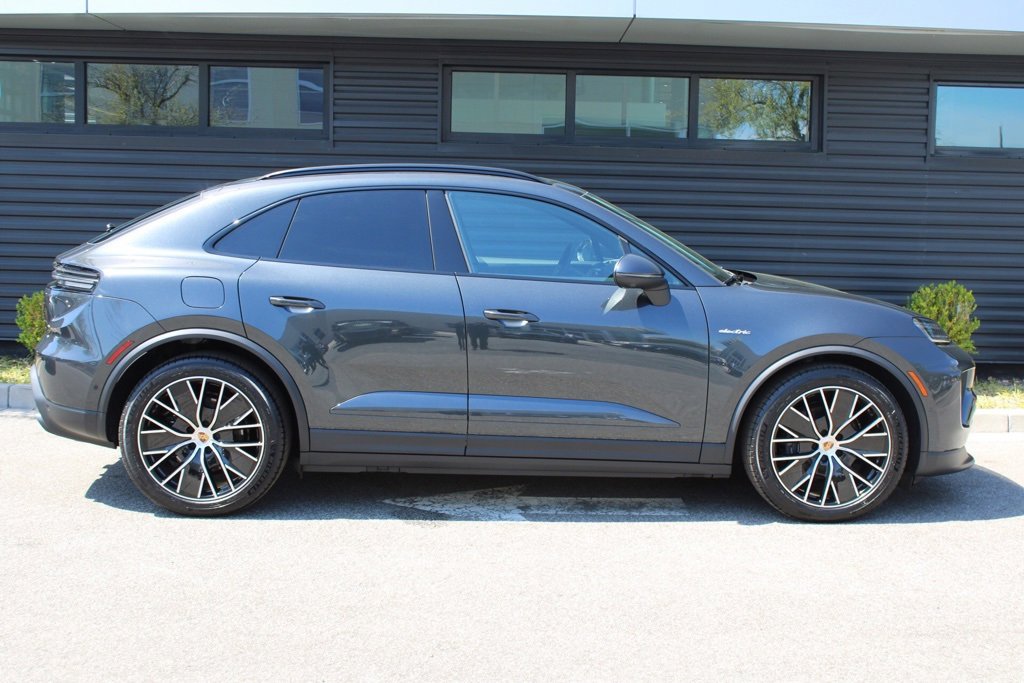 New 2024 Porsche Macan 4 Electric image 8