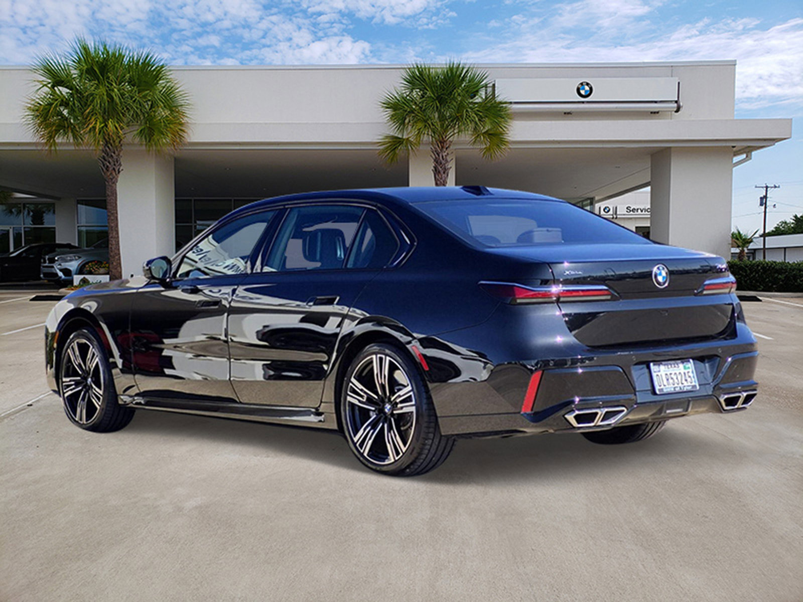 Certified 2025 BMW 760i xDrive w/ Luxury Rear Seating Package AWD/4WD image 6