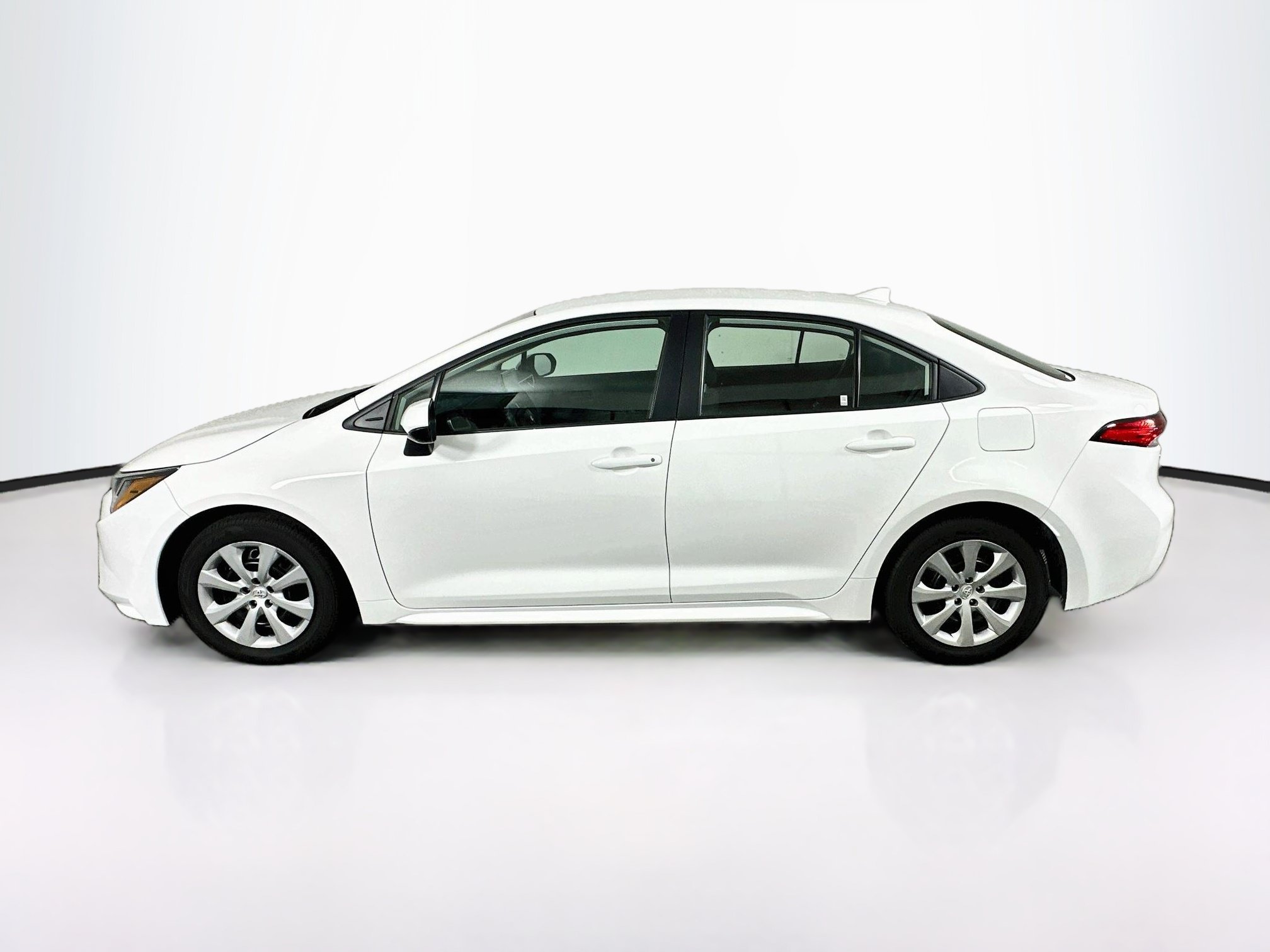 Used 2025 Toyota Corolla LE FWD image 4