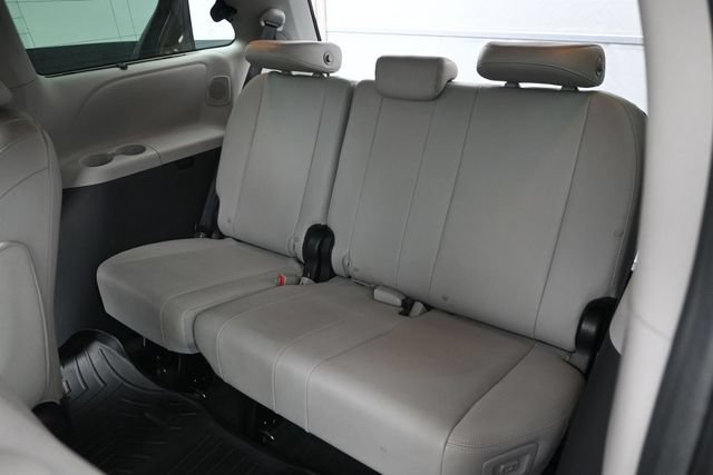 Used 2019 Toyota Sienna Limited FWD image 13