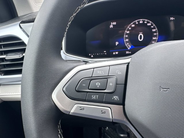 New 2026 Volkswagen Taos SE FWD image 15