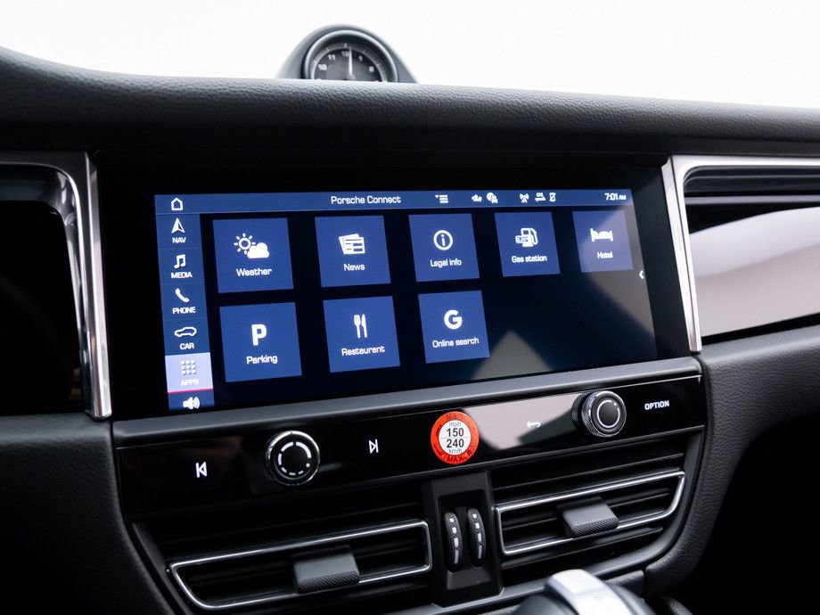 Certified 2025 Porsche Macan image 22