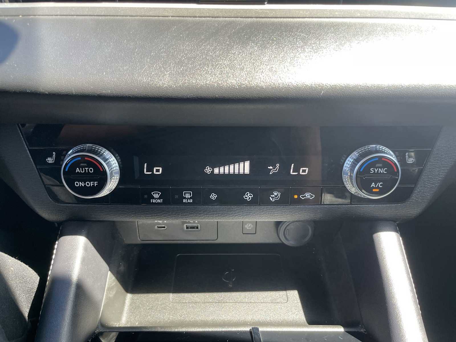 Used 2024 Mitsubishi Outlander SE image 16