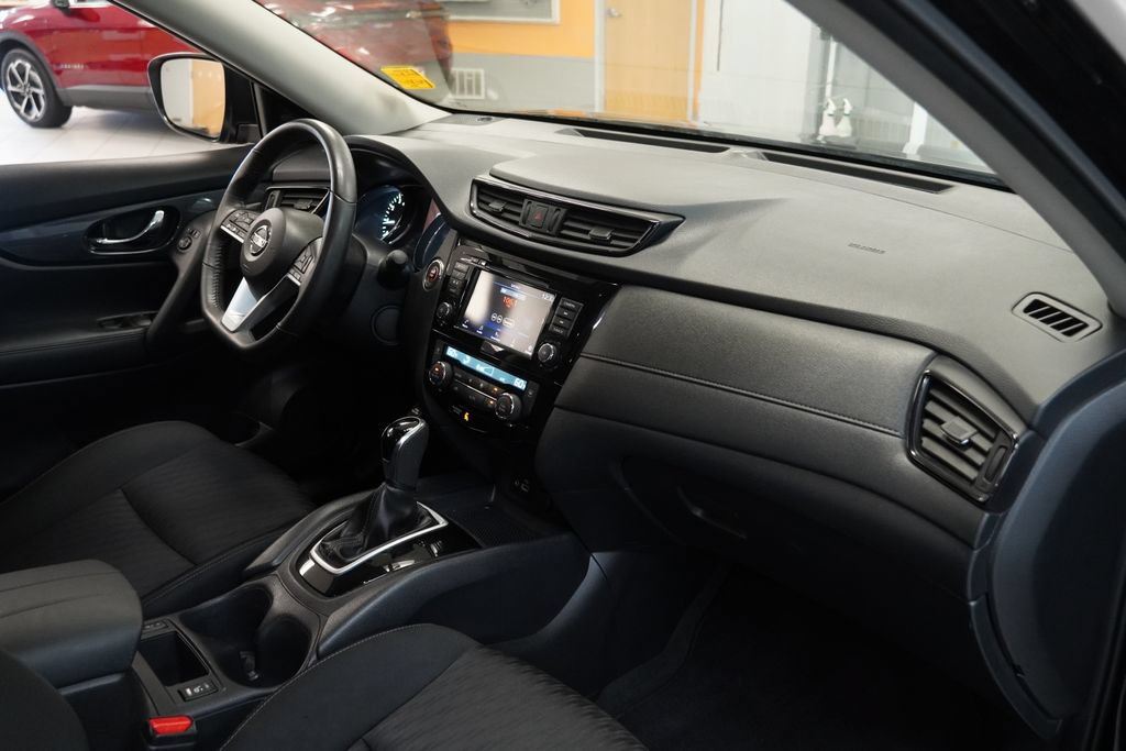 Used 2018 Nissan Rogue SV AWD/4WD image 26