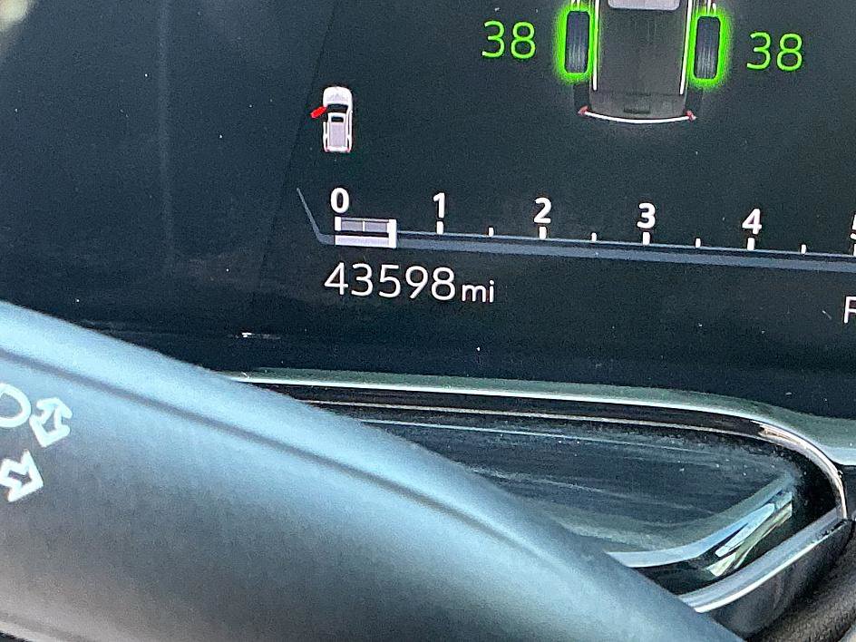 Used 2023 Cadillac Escalade ESV Sport image 15